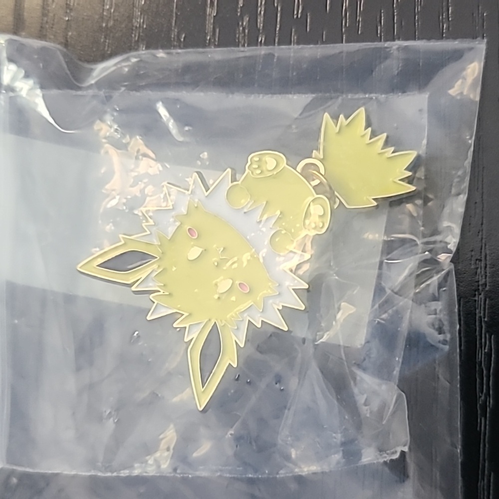 Pokemon Jolteon Pin - Picture 3 of 4